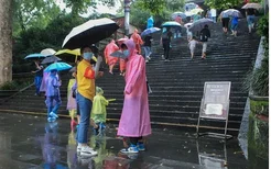 北京多家公园因暴雨临时闭园 暑期旅游需注意哪些